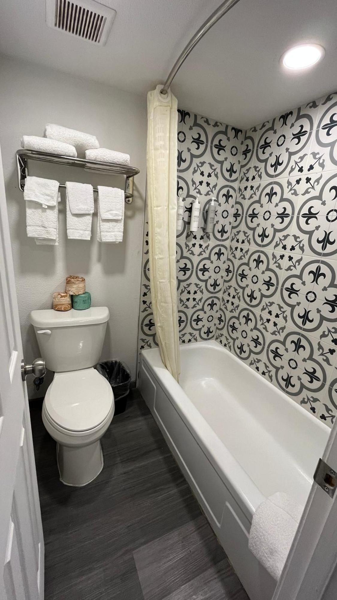 Town Place Studio Apartment Snyder Eksteriør bilde